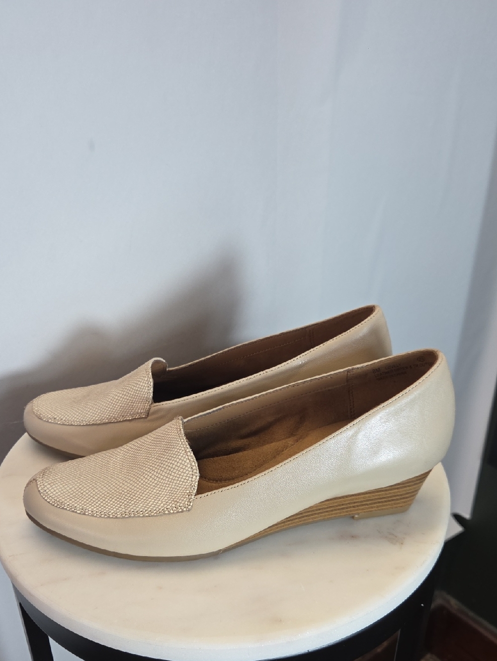 AEROSOLES Cream Leather Slip-On Wedge Loafers Size 8